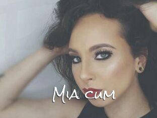 Mia_cum